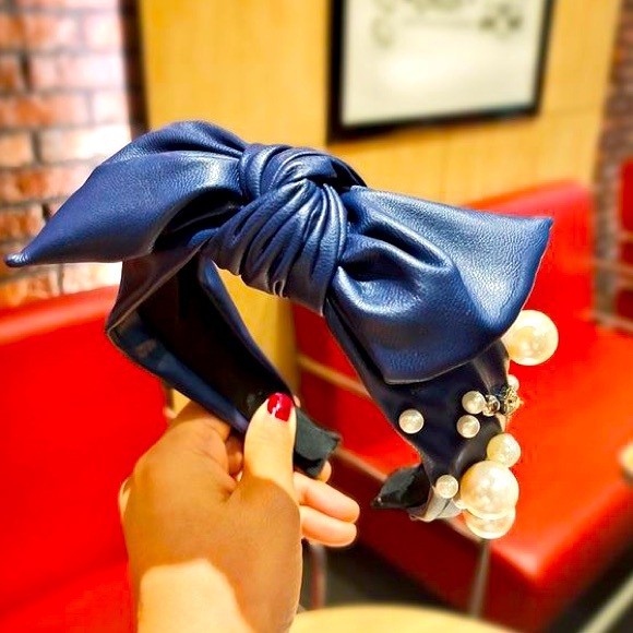 🐝 Faux (PU) Leather Bow Headband. Buy one accessory 1 free on all accessories!! - Picture 2 of 6